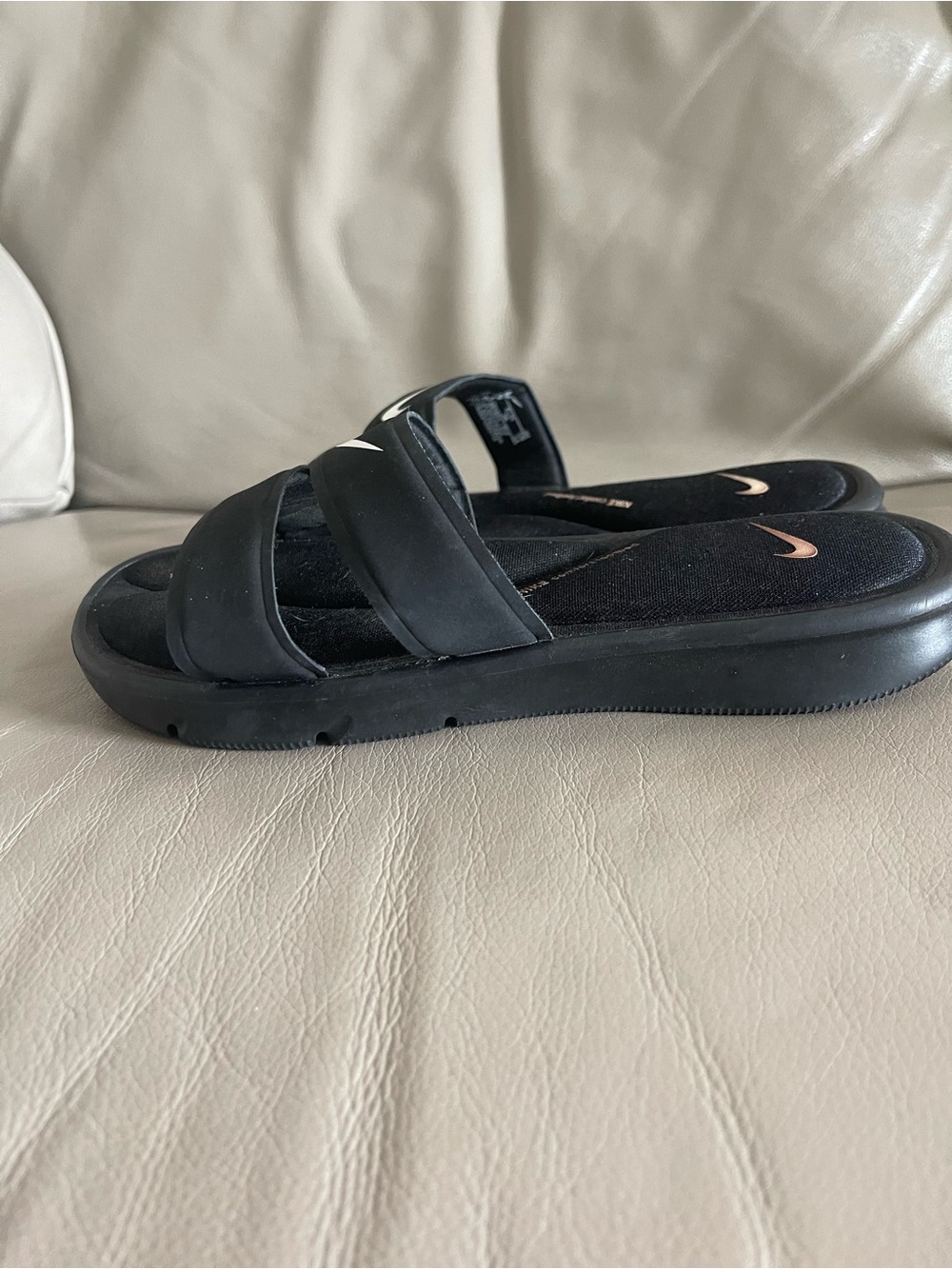Nike Black Dual-Strap Women's Slide Sandals with White Swoosh, size 7 - Picture 3 of 5